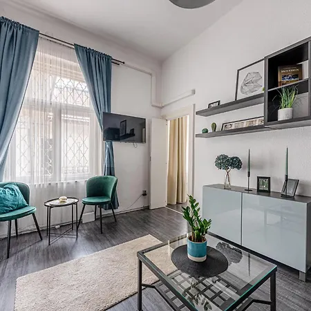 Apartment Chain Bridge Location New