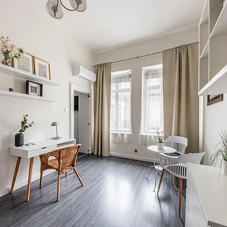 Apartment Chain Bridge Location New